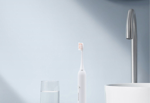 Электрическая зубная щетка